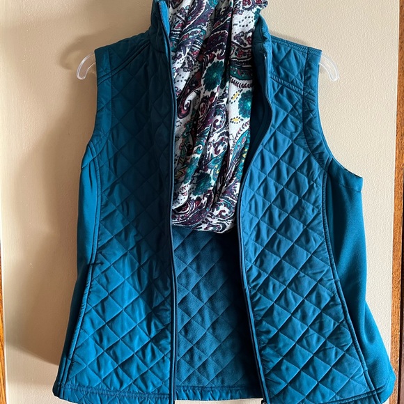 VanHeusen vest in a Rich blue turquoise beautiful size Medium - Picture 2 of 3